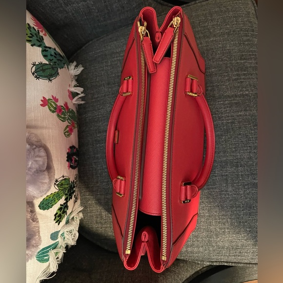 Authentic Large MCM Leather Shoulder/crossbody Bag Red with COA ❤️❤️❤️ - Picture 5 of 14